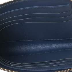 مملوكة مسبقًا Burberry Navy Blue Leather Zip Around Wristlet Clutch