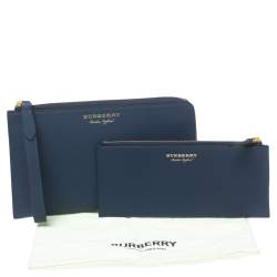 مملوكة مسبقًا Burberry Navy Blue Leather Zip Around Wristlet Clutch