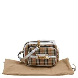 مملوكة مسبقًا حقيبة كاميرا بربري لينك 1983 نايت جلد وكانفاس كاروهات بيج/فضي