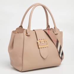مملوكة مسبقًا Burberry Beige Leather Medium Buckle Tote