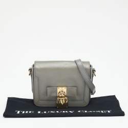 مملوكة مسبقًا حقيبة كروس بربري بيركيلي جلد لامع رصاصي