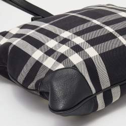 Pre Owned حقيبة يد توتس بربري ستويل جلد وكانفاس كاروهات بيت أسود/أبيض 