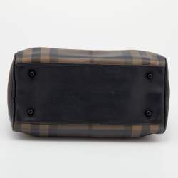 مملوكة مسبقًا حقيبة دوفيل بربري تشيستر جلد وبي في سي كاروهات مدخن بني / أسود