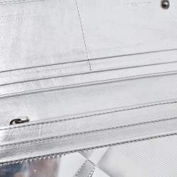 مملوكة مسبقًا Burberry Silver Patent And Leather Long Bifold  Wallet
