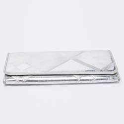 مملوكة مسبقًا Burberry Silver Patent And Leather Long Bifold  Wallet