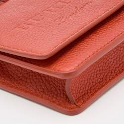 مملوكة مسبقًا Burberry Orange Leather Wallet On Chain