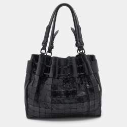 مملوكة مسبقًا Burberry Black Lizard Embossed Leather Patchwork Drawstring Bag