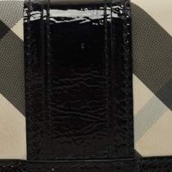 مملوكة مسبقًا Burberry Black Beat Check Nylon and Patent Leather Penrose Continental Wallet