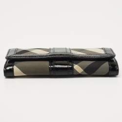 مملوكة مسبقًا Burberry Black Beat Check Nylon and Patent Leather Penrose Continental Wallet