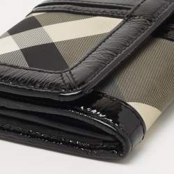 مملوكة مسبقًا Burberry Black Beat Check Nylon and Patent Leather Penrose Continental Wallet