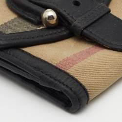 Pre Owned محفظة بربري كانفاس كاروهات نوفا بيج/بني وجلد بإبزيم مضغوطة