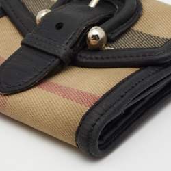 Pre Owned محفظة بربري كانفاس كاروهات نوفا بيج/بني وجلد بإبزيم مضغوطة