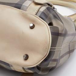 مملوكة مسبقًا حقيبة يد توتس بربري نورث فيلد جلد وبي في سي كاروهات سموك بيج