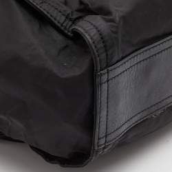 مملوكة مسبقًا حقيبة يد توتس بربري بوكليه جلد ونايلون كاروهات نوفا أسود/أزرق كحلي 