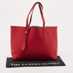 Pre Owned Burberry Red/Beige Haymarket Leather Reversible Lavenby Tote