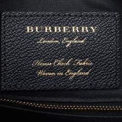 مملوكة مسبقًا حقيبة كروس بربري هلمسلي جلد سوداء