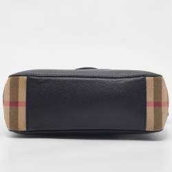 مملوكة مسبقًا حقيبة كروس بربري هلمسلي جلد سوداء