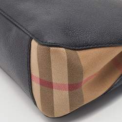 مملوكة مسبقًا حقيبة كروس بربري هلمسلي جلد سوداء