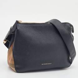 مملوكة مسبقًا حقيبة كروس بربري هلمسلي جلد سوداء