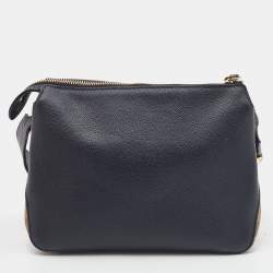 مملوكة مسبقًا حقيبة كروس بربري هلمسلي جلد سوداء