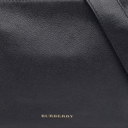 مملوكة مسبقًا حقيبة كروس بربري هلمسلي جلد سوداء