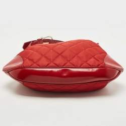 Pre Owned Burberry Red Quilted Nylon and Patent Leather Brooke Hobo