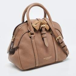 Pre Owned حقيبة كروس بربري بفيونكة صغيرة جلد حُبيبي بني