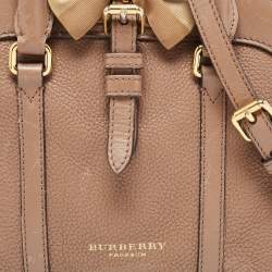 Pre Owned حقيبة كروس بربري بفيونكة صغيرة جلد حُبيبي بني