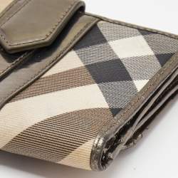 Pre Owned Burberry Metallic/Beige Housecheck PVC and Patent Leather French Wallet