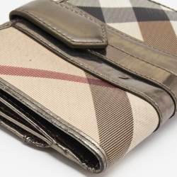 Pre Owned Burberry Metallic/Beige Housecheck PVC and Patent Leather French Wallet