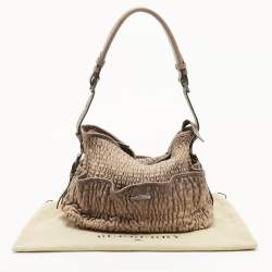 مملوكة مسبقًا حقيبة كتف بربري جلد مطوي ميتالك 