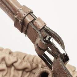 مملوكة مسبقًا حقيبة كتف بربري جلد مطوي ميتالك 