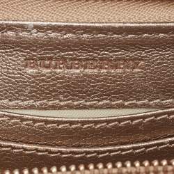 مملوكة مسبقًا Burberry Beige/Gold Leather Double Zip Chain Wallet