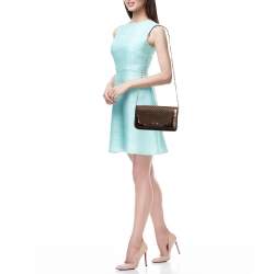 Pre Owned حقيبة كتف بربري سويدي وجلد لامع  بني /برونزي ميتاليك مرصع بقلاب