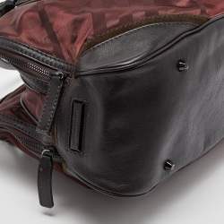 مملوكة مسبقًا حقيبة بربري جلد ونايلون نوفاتشيك أسود بسحاب مزدوج