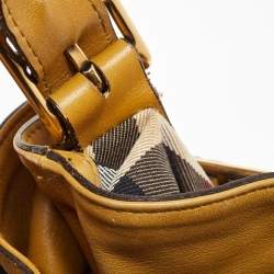 مملوكة مسبقًا حقيبة حفاضات بربري أوريلا جلد وكانفاس هاوس تشيك بيج