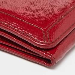 مملوكة مسبقًا Burberry Red Patent Leather Flap Continental Wallet