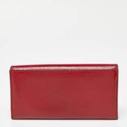 مملوكة مسبقًا Burberry Red Patent Leather Flap Continental Wallet