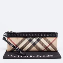 مملوكة مسبقًا حقيبة معصم كلتش بربري جلد لامعة وبي في سي كاروهات نوفا سوداء / بيج مرصعة 