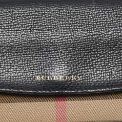 مملوكة مسبقًا محفظة كونتيننتال بربري كانفاس كاروهات هاوس تشيك وجلد أسود/ بيج بقلاب 