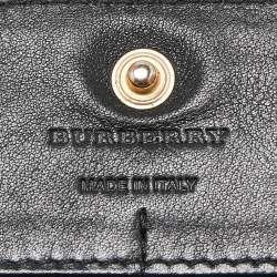 مملوكة مسبقًا محفظة كونتيننتال بربري كانفاس كاروهات هاوس تشيك وجلد أسود/ بيج بقلاب 