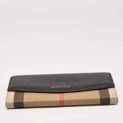 Pre Owned محفظة كونتيننتال بربري كانفاس كاروهات هاوس تشيك وجلد أسود/ بيج بقلاب 