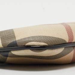 مملوكة مسبقًا حقيبة كلتش بربري بربري جلد لامع و كانفاس مقوى كاروهات نوفا بيج/عنابي مطبوعة نجوم بسحاب وحمالة معصم