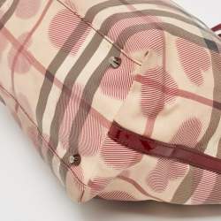 مملوكة مسبقًا Burberry Burgundy/Beige Heart Print Check PVC and Patent Leather Brit Tote