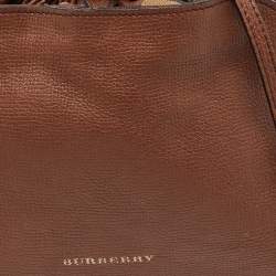 مملوكة مسبقًا حقيبة كروس بربري ليتل كراش كانفاس وجلد بني/بيجإحتكاكات