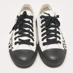 مملوكة مسبقًا Burberry White/Black Fabric Larkhall Logo Low Top Sneakers Size 38