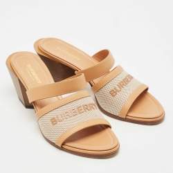 Pre Owned صندل سلايد بربري قماش وجلدي بني فاتح مقاس 38