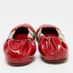 Pre Owned Burberry Red/Beige Patent Leather and Nova Check Canvas Scrunch Ballet Flats Size 38