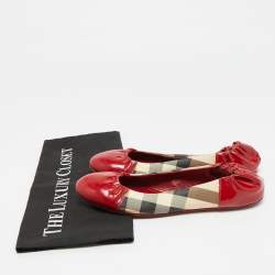 Pre Owned Burberry Red/Beige Patent Leather and Nova Check Canvas Scrunch Ballet Flats Size 38