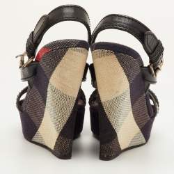مملوكة مسبقًا Burberry Warlow Size 39 Black Leather and Nova Check Canvas Platform Wedge Sandals